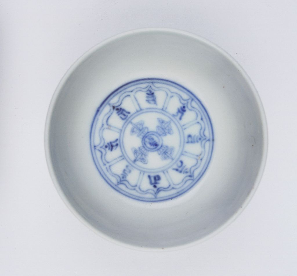 斗彩折枝花纹浅杯杯心